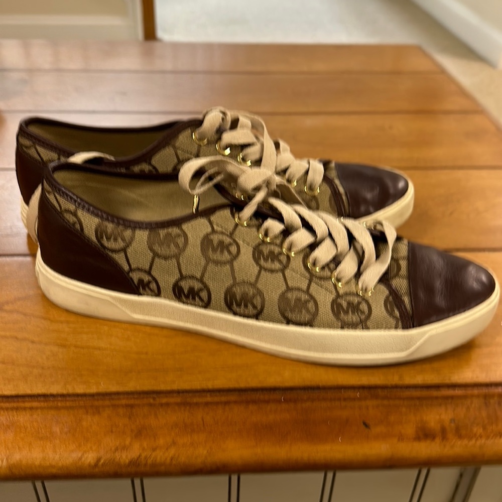 Womens 9 1/2 Michael Kors sneakers